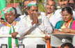 Yeddyurappa sets date for his swearing-in, Siddaramaiah calls him mentally disturbed